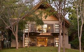 Victoria Falls Safari Suites 5*